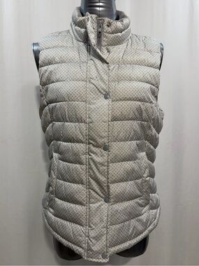 GAP Light Grey White Geometric Quilted Puffer Vest woman’s Snap Zip Up 1773